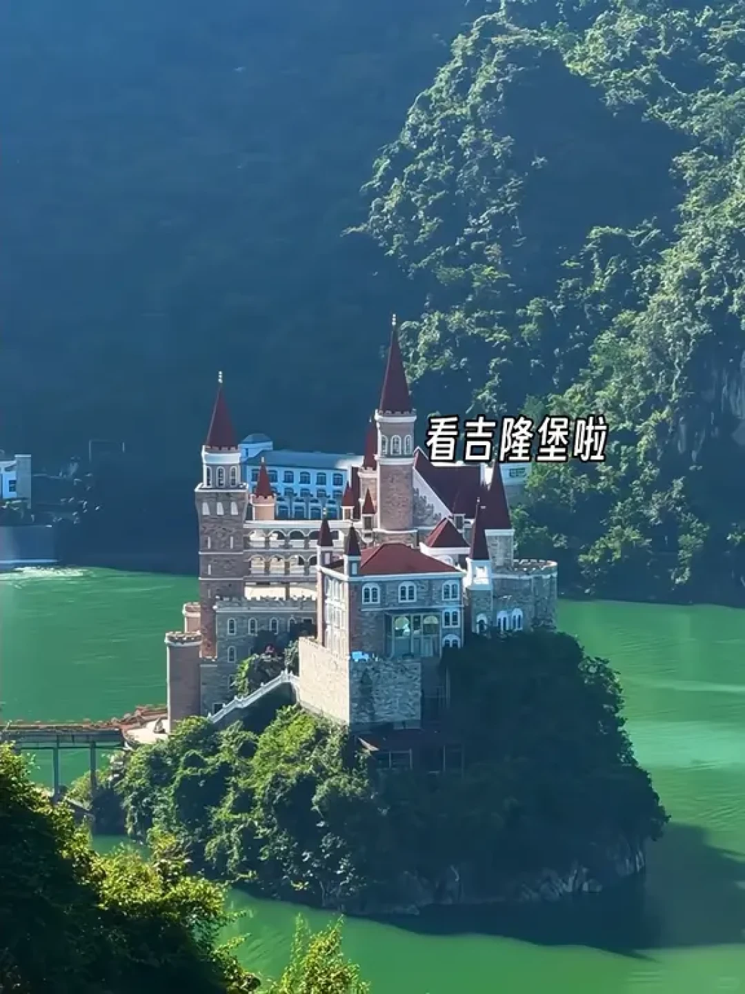 放弃大理了❗️寒假带娃住进便宜一半的蘑菇屋
