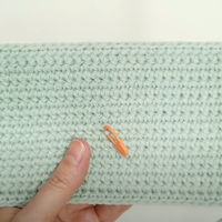 大方又有范的一款包包，双色V浪条纹包教程，钩一个送给妈妈