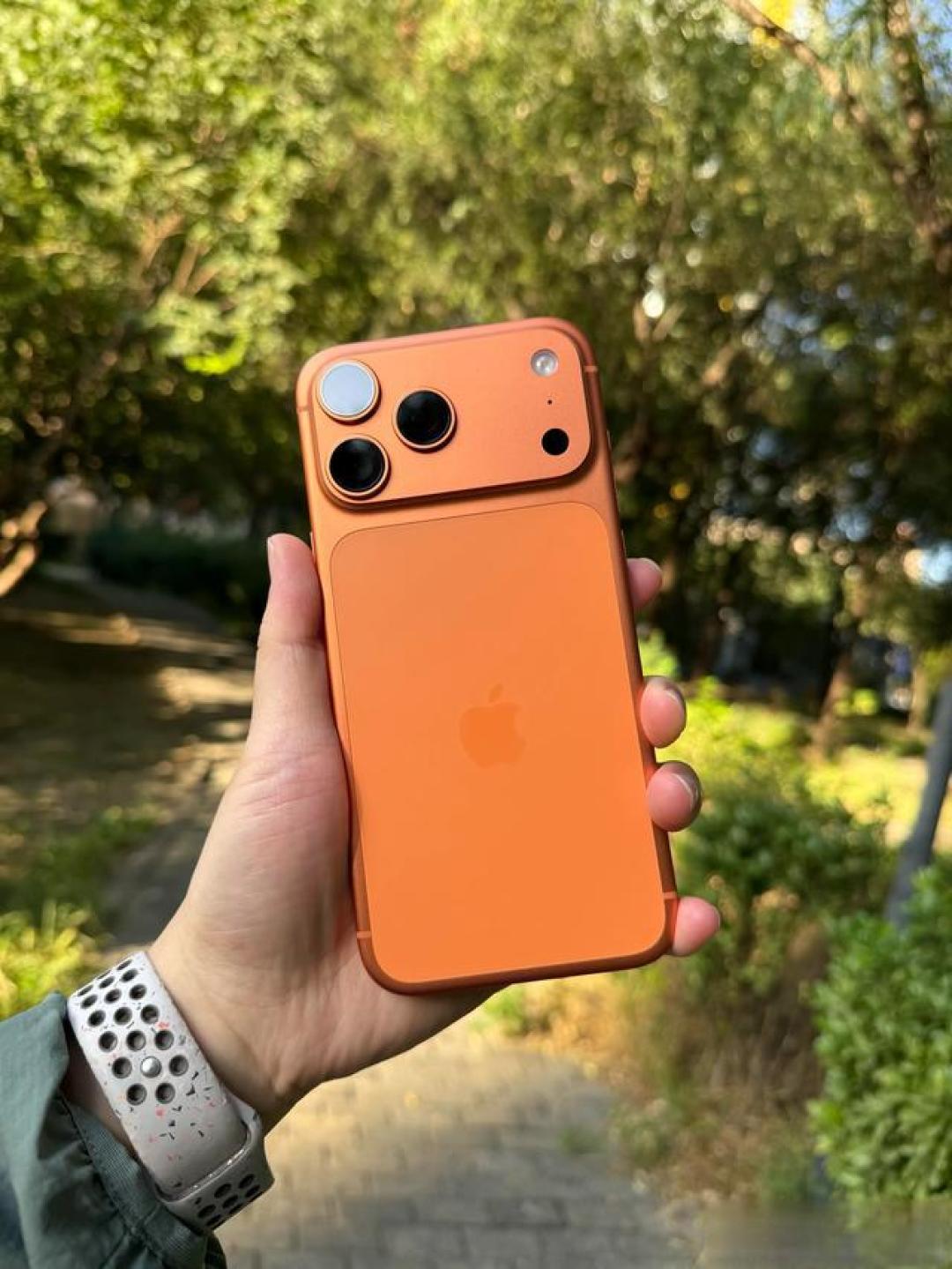 被全网吐槽“丑”的iPhone 17 Pro Max,我用两周后,反而决定吹爆它