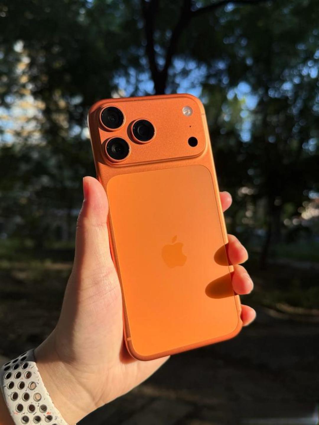 被全网吐槽“丑”的iPhone 17 Pro Max,我用两周后,反而决定吹爆它