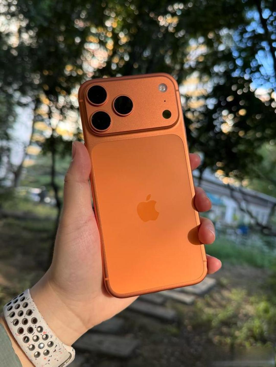 被全网吐槽“丑”的iPhone 17 Pro Max,我用两周后,反而决定吹爆它