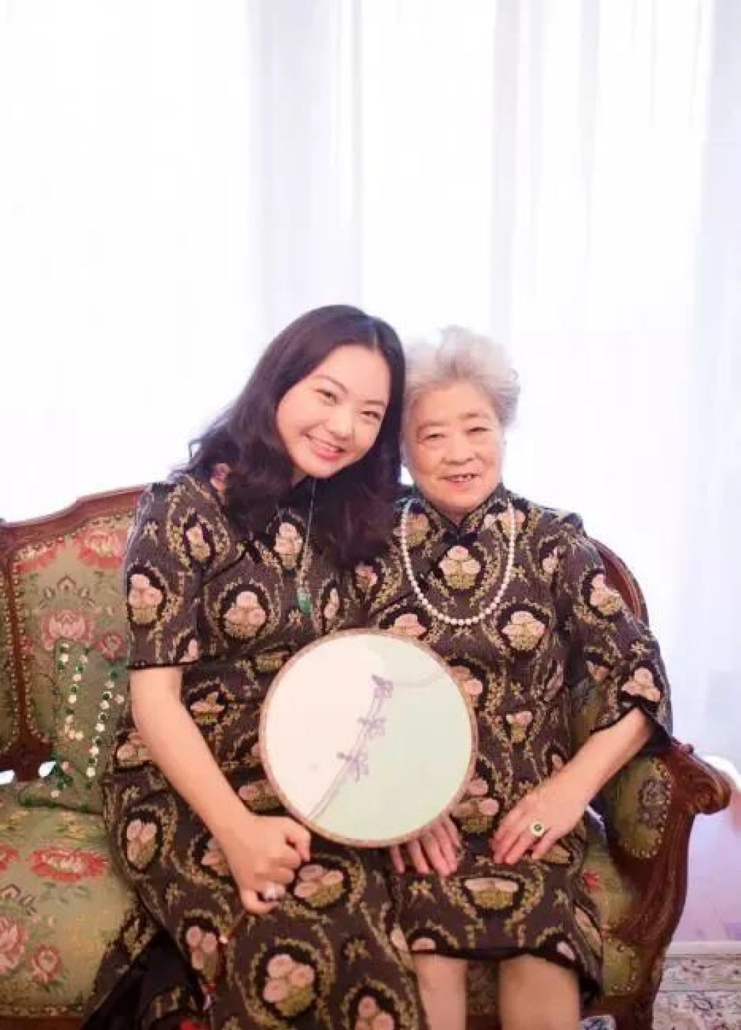 品牌专访｜对话 WJX 婉珺玺：一针绣海派，一衣见山河——非遗高定的破圈与坚守