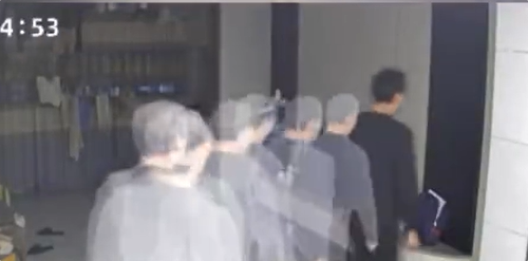 网购9块9的监控出现特效:多个人像陆陆续续走回房间