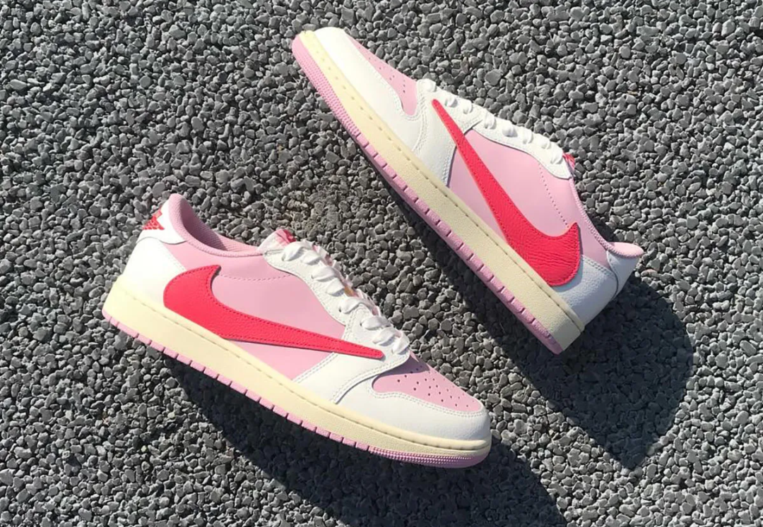 两种版本的粉色 Travis Scott x Air Jordan 1 联名“倒钩”同时登场，吊足了胃口！