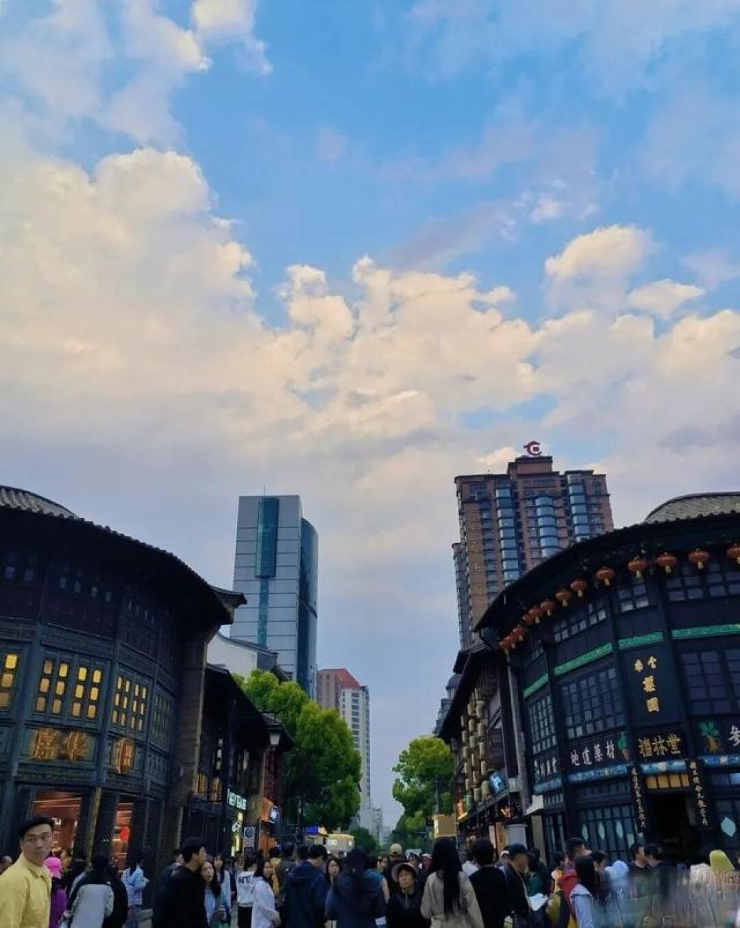 中国最适合穷游的8座城市，1000块玩一周，学生党必看！