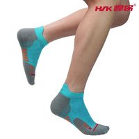 强劲越野性能‼️陪你肆意穿梭旷野⛰ 看到大底VIBRAM的LOGO，我就知道这鞋有东西，这双劲跑体验过了，上脚很轻盈，一句话总结就是拥有强大越野性能兼具舒适脚感，不仅适应户外复杂环境，城市里的各种路况也是稳稳拿捏，对于户外爱好者来说，这鞋很难不心动～#暖冬运动场 #vlog十亿流量扶持计划 #鞋控日常 #越野鞋 #徒步鞋