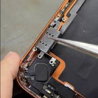 华强北魔改无孔iPhone，植入最小卡槽且不牺牲原装电池