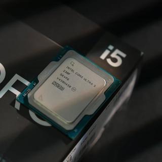 谁还买上代i5?Ultra5千元神U实测:搭迫击炮主板,装机党狂喜!