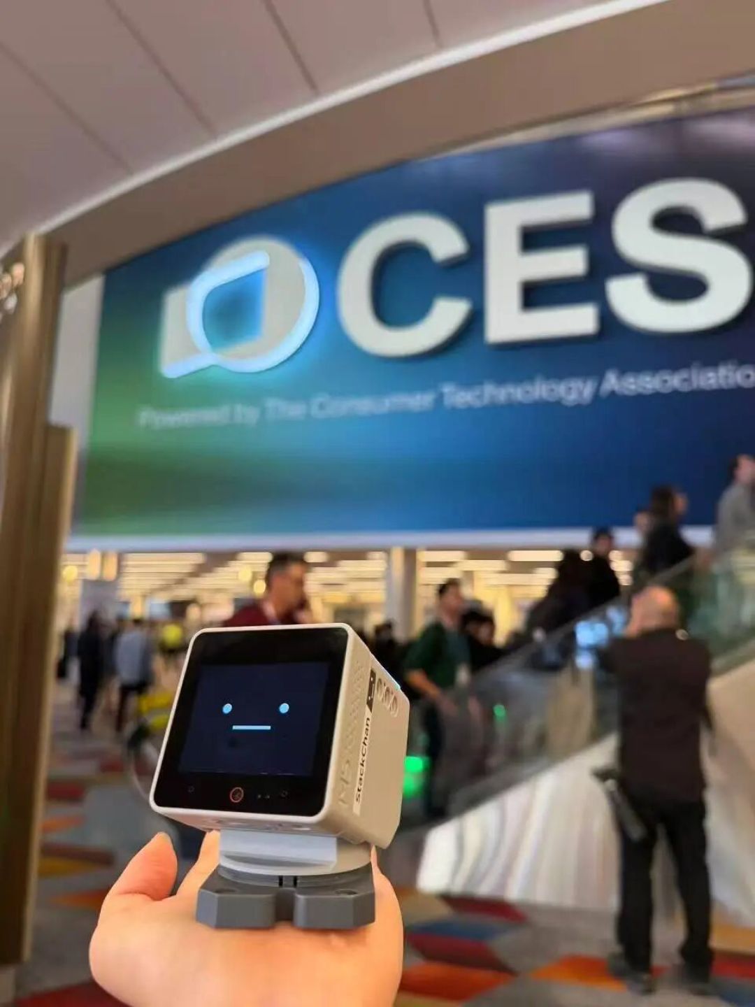 社区共创桌宠，M5Stack 领衔，StackChan 如何获得无限生命力 | CES2026