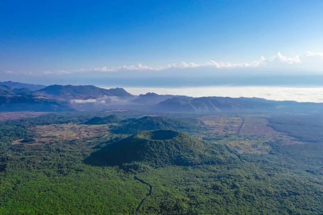 腾冲小众探索之旅,高黎贡山徒步探索,火山热海地质奇观,和顺古镇侨乡文化,北海湿地观鸟,帕连艺术村,潞江坝小粒咖啡,保山勐赫小镇