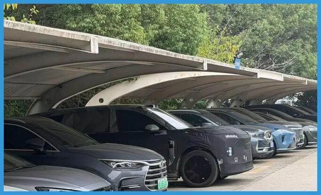 蔚来ES9震撼登场!5米4超长车身媲美头等舱,50万起售,停车挑战升级