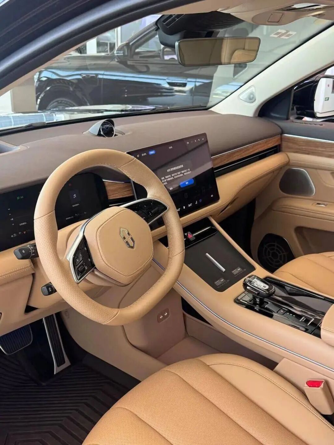 1673km续航、华为全家桶、3秒俱乐部——新问界M7 Ultra,到底是真香还是上头?