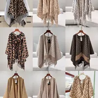 斗篷一披，走路带风✨