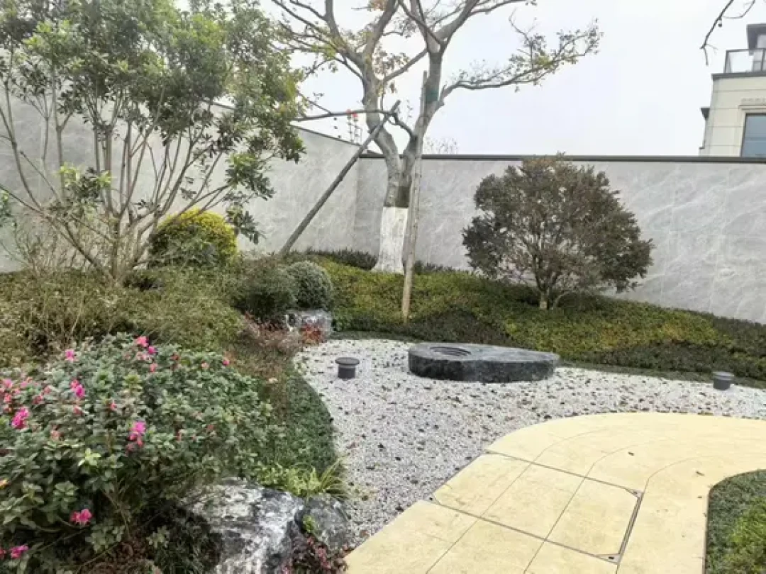 不管多大的庭院,第一映像一定是清爽