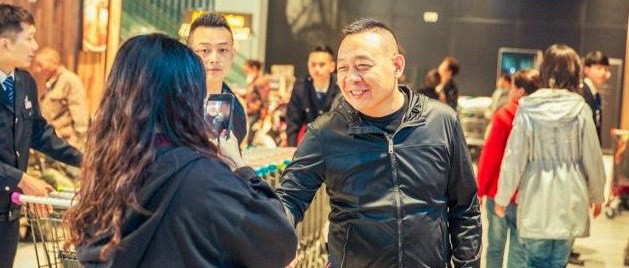 胖东来599元羽绒服充绒量213克，客服回应：195号含绒量是195克