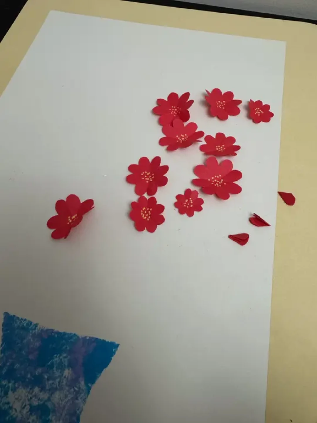 小寒节气手工|幼儿创意剪纸画•青花瓷梅花