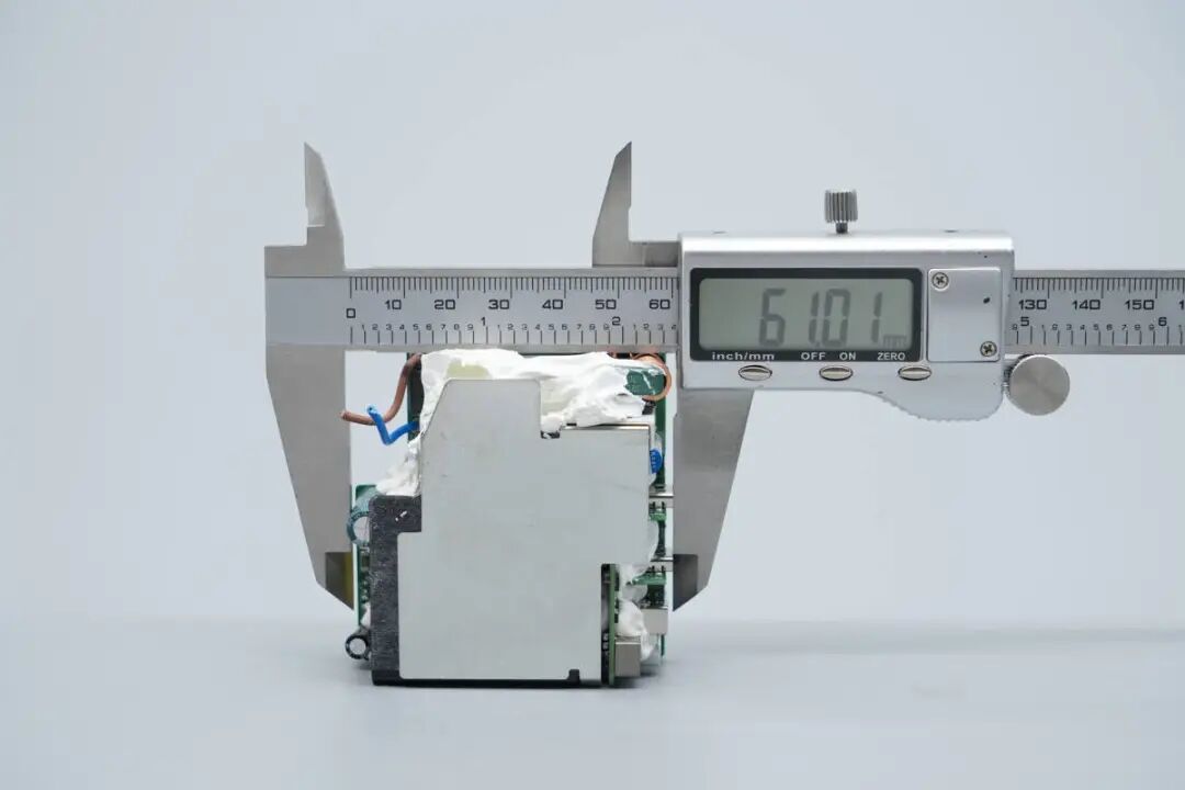 Teardown of Huntkey 140W GaN Charger (HKC14028050-0B1)