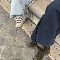 一双十几年前的坡跟运动鞋，怎么就突然又火起来了？