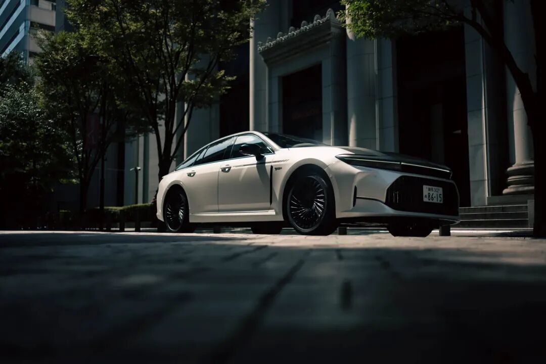 Toyota Crown Sedan「THE 70th」特仕版亮点解析:被宣布停产的轿车,如何意外重生?