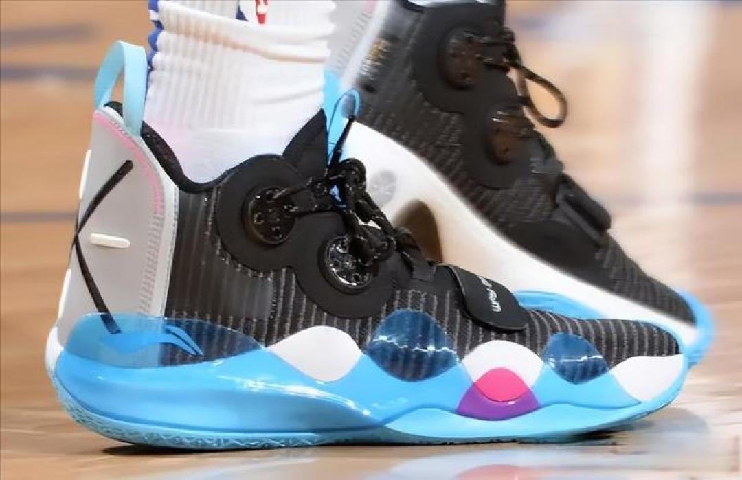 NBA球鞋故事——NBA“破冰英雄” :李宁“飞甲”