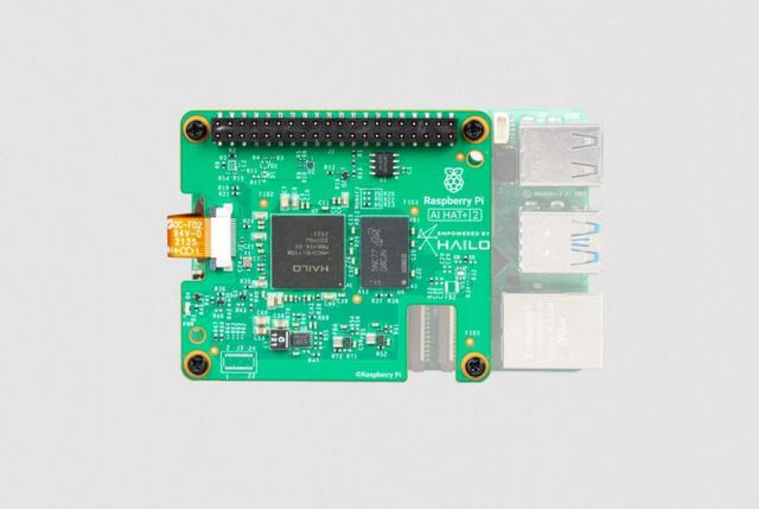 树莓派AI扩展板HAT+ 2登场:40 TOPS推理算力,板载8GB内存