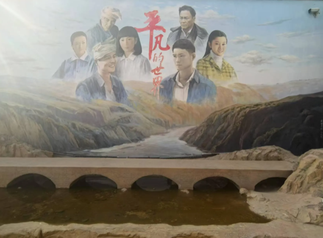 比起袁家村,陕西又一“4A级”古镇走红,曾是《平凡的世界》取景地,被誉为“塞上明珠”!