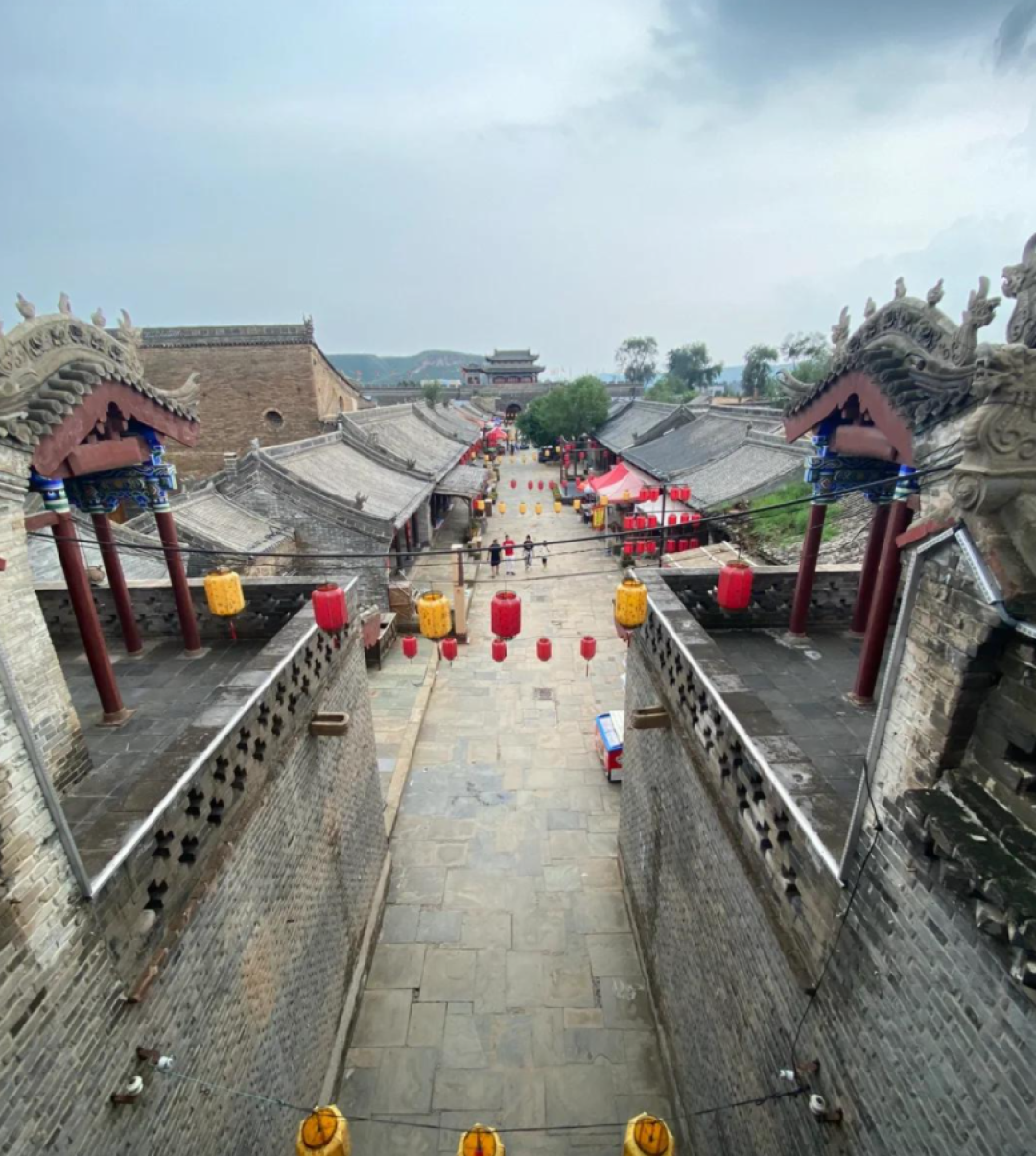 比起袁家村,陕西又一“4A级”古镇走红,曾是《平凡的世界》取景地,被誉为“塞上明珠”!