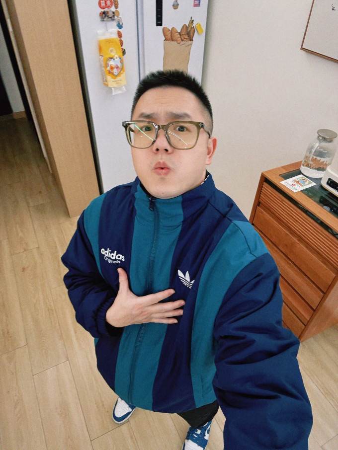 阿迪达斯运动棉服