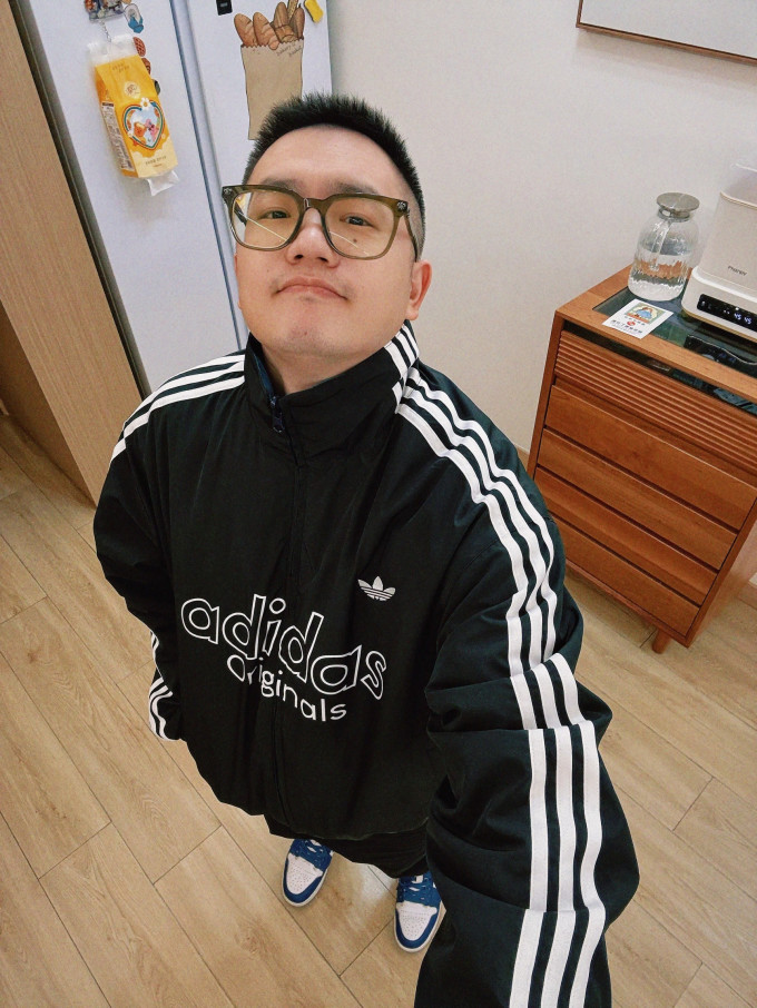 阿迪达斯运动棉服