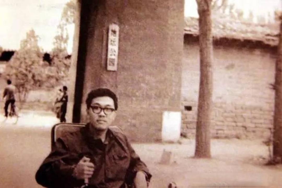 史铁生:世界以痛吻我,我要报之以歌