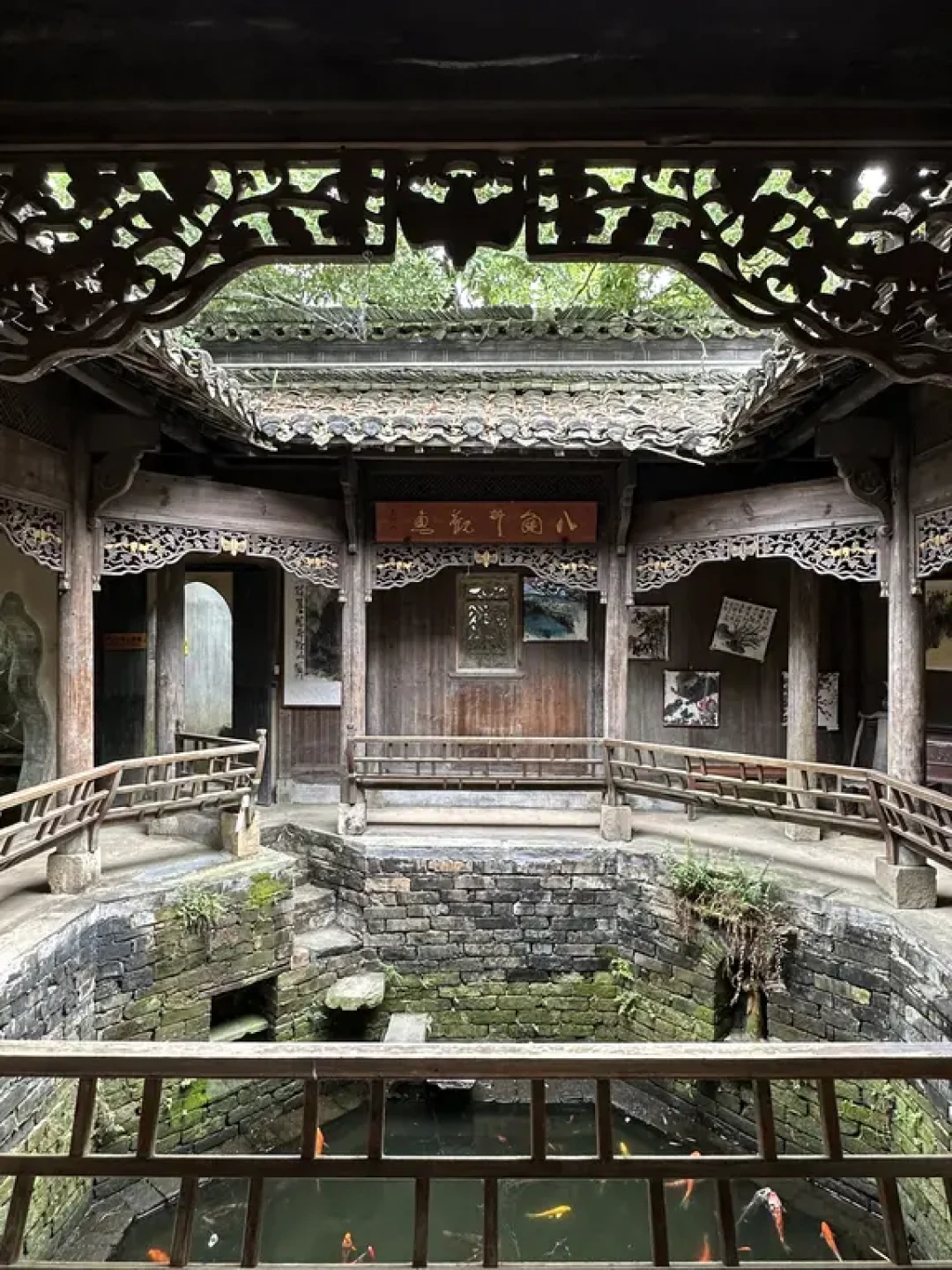 一座遗落在孔灵村的徽派地主庄园。浧坡别墅