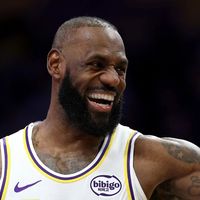 41岁詹姆斯场均26分引热议，843+用户观点全景呈现