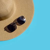 墨镜是职场必备单品还是多余累赘？1000+用户观点大PK