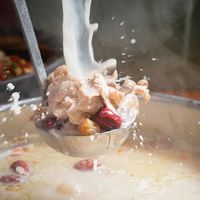 曝光“毒砂锅”！用它煲汤就是煲“毒汤”，许多人家里或还在用