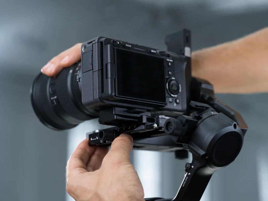 DJI RS 5 正式发布:轻量商拍定位,智能追踪上线