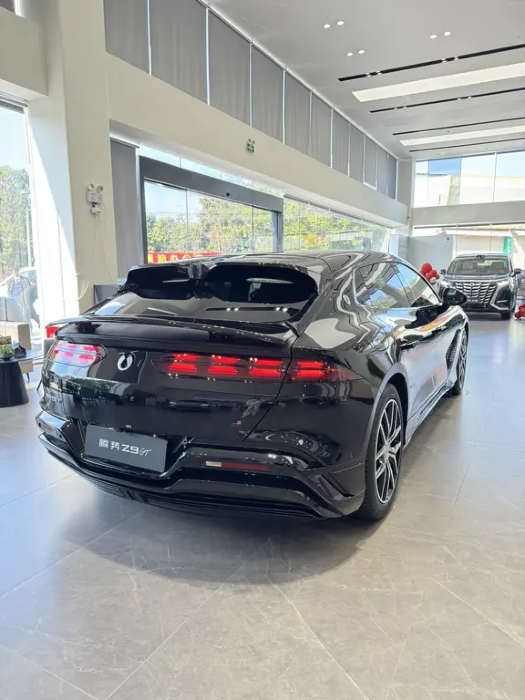 试驾现款腾势Z9gt,这个价格定位一言难尽