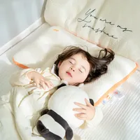 别让宝宝颈肩“加班”！每晚好眠要“枕”对