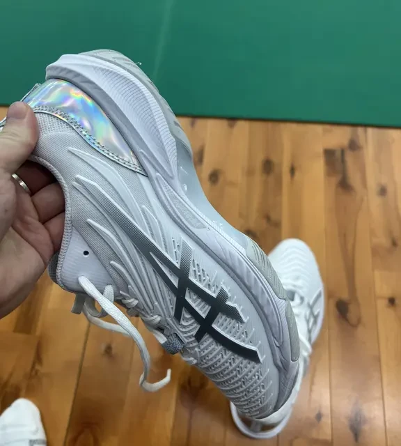 羽毛球鞋测评亚瑟士天启4