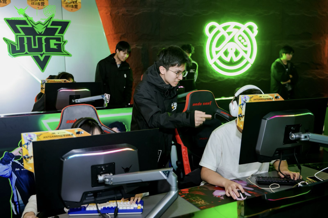 JUG与TE溯共写“无畏之约”,ANTGAMER冠军训练营圆满收官