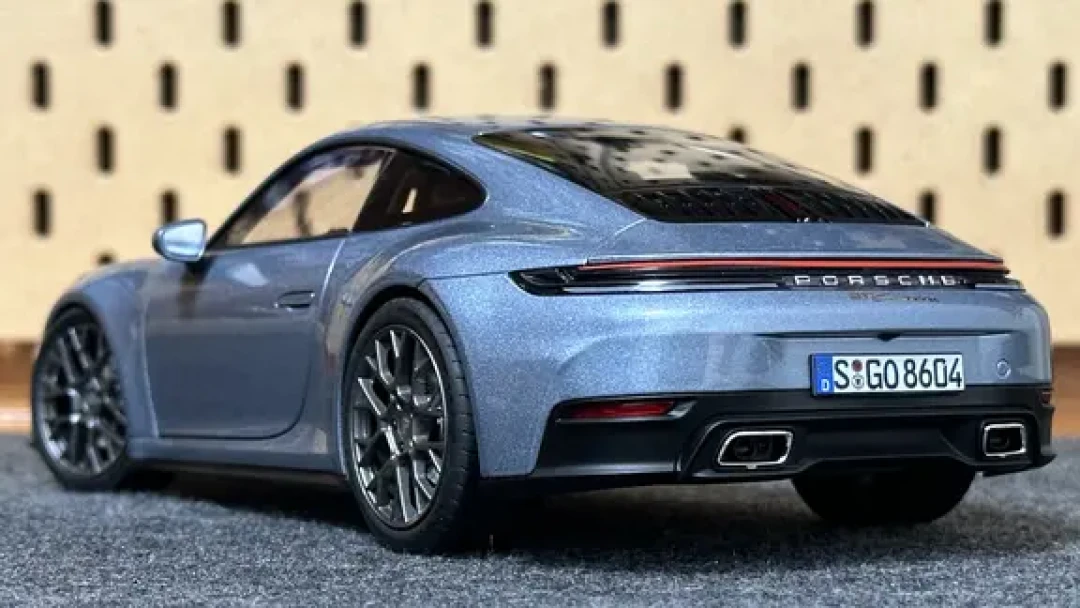 norev 保时捷911 carrera(992) 1/18