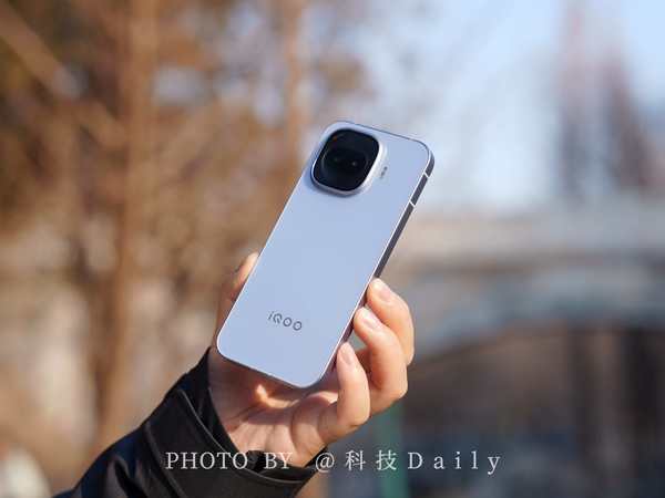 iQOO Z11 Turbo超有质感的战斗小精灵