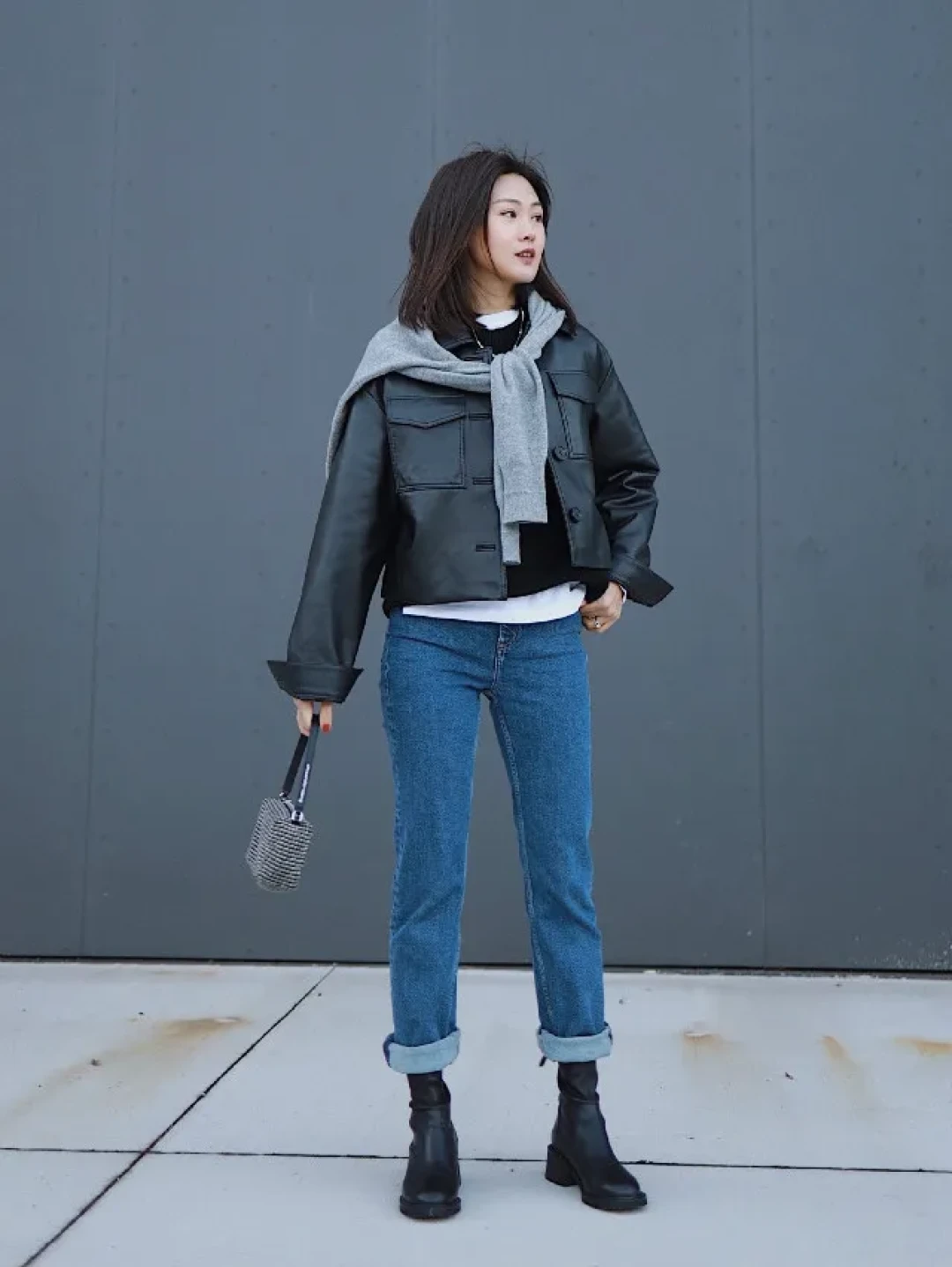 个矮、腿粗又微胖的女生，建议多穿这3种裤子，时髦显腿直