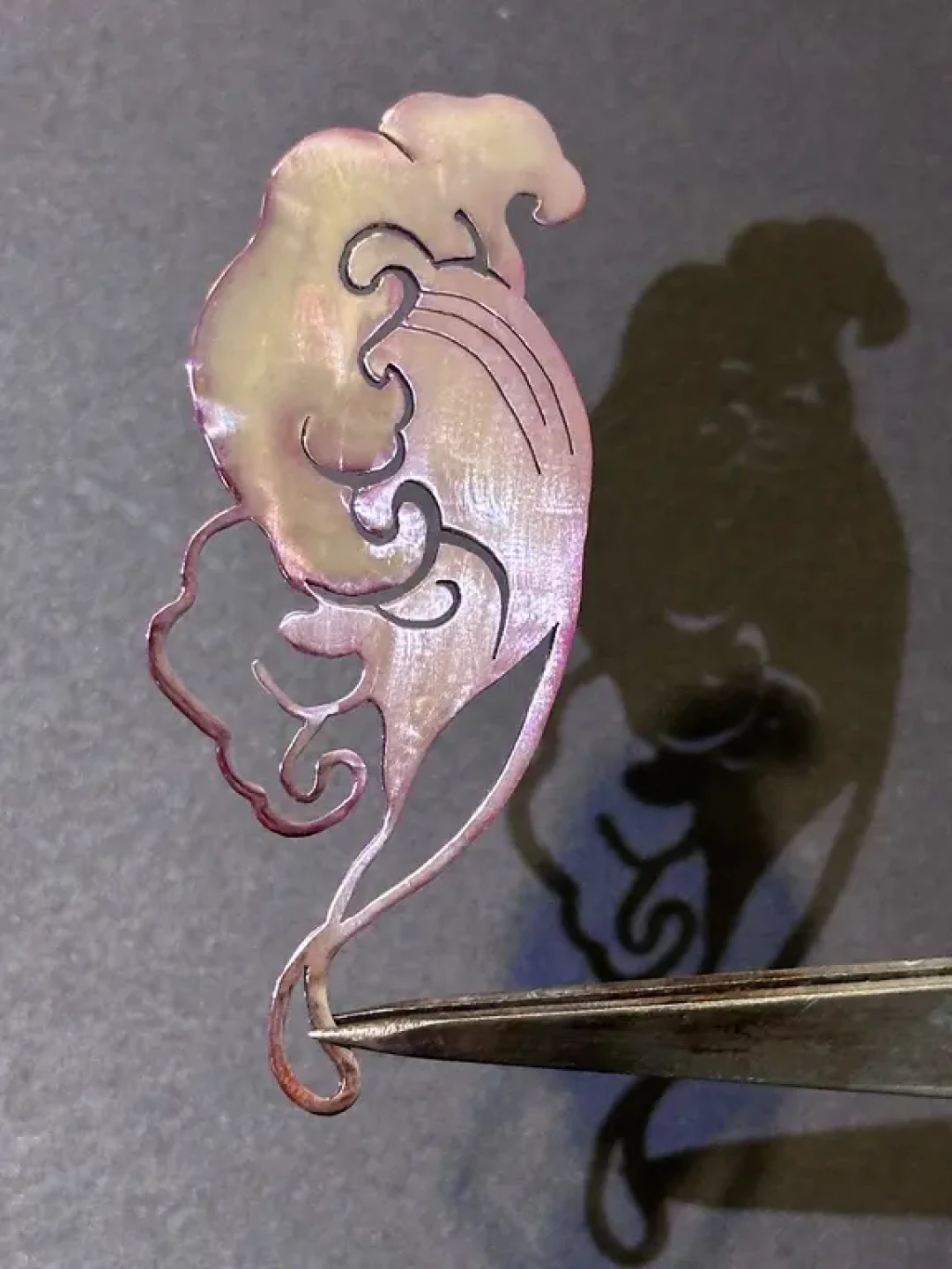 「海上炼金术」：一朵紫铜浪花的色彩叙事🌊