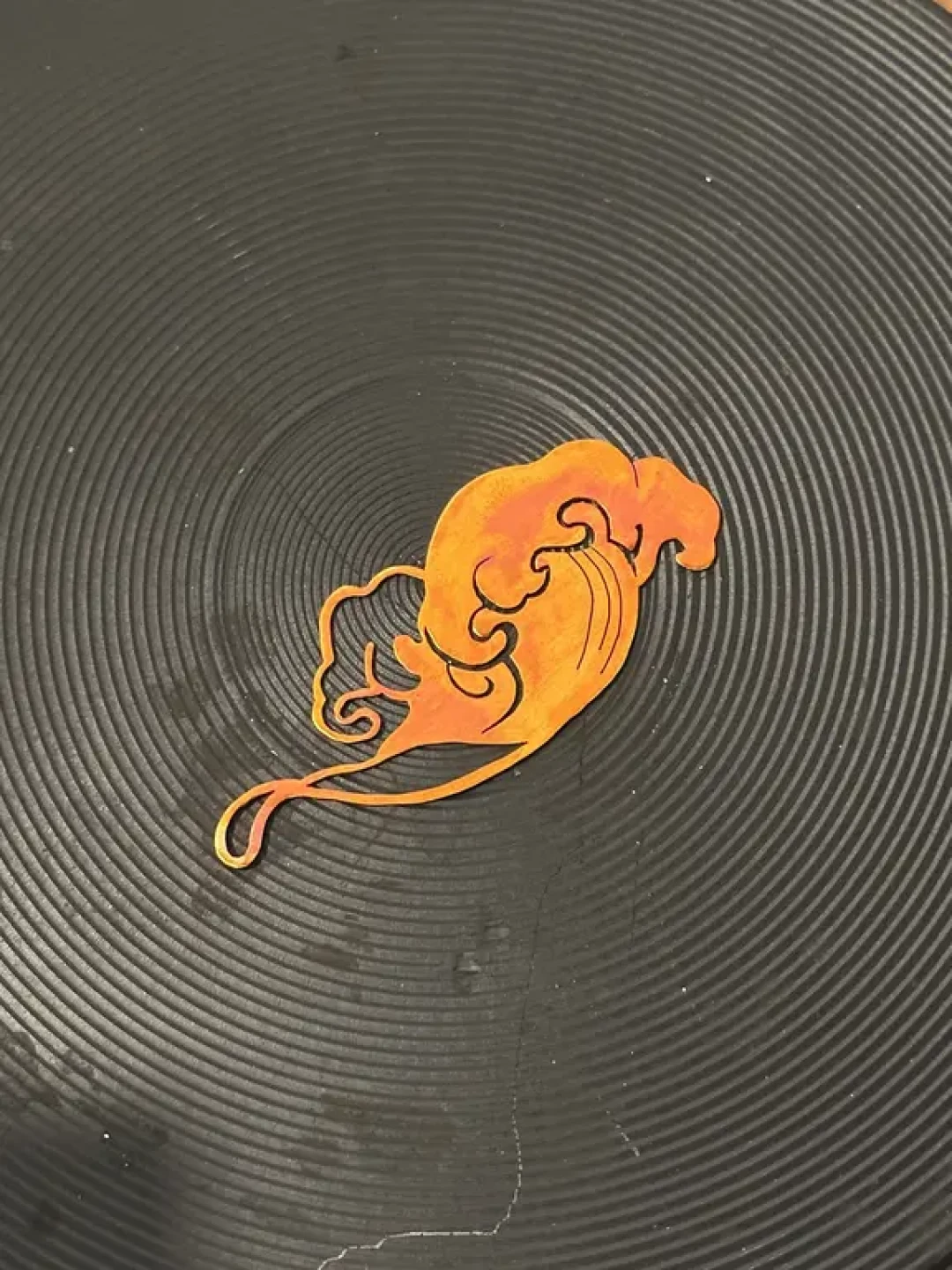 「海上炼金术」：一朵紫铜浪花的色彩叙事🌊
