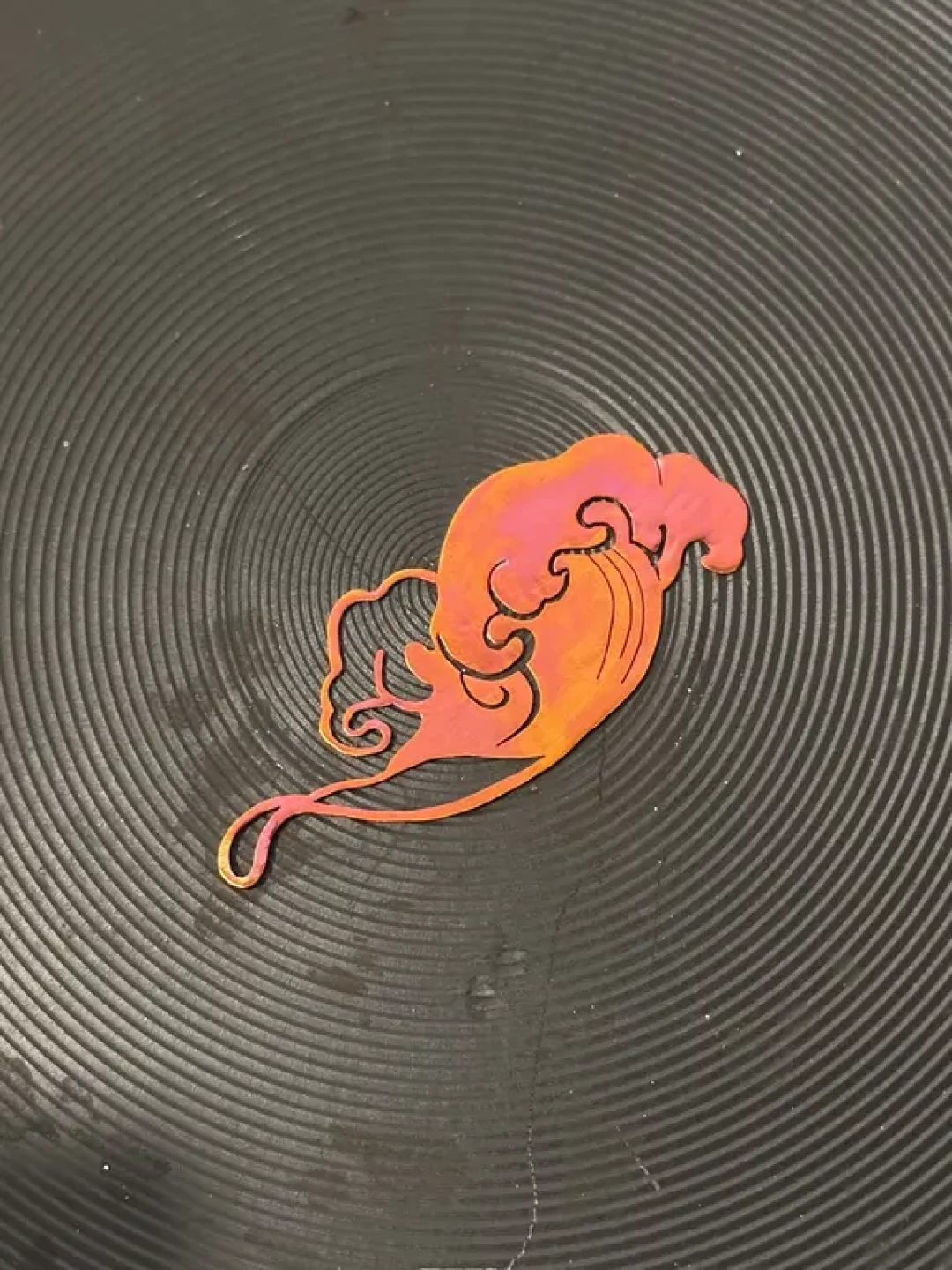 「海上炼金术」：一朵紫铜浪花的色彩叙事🌊