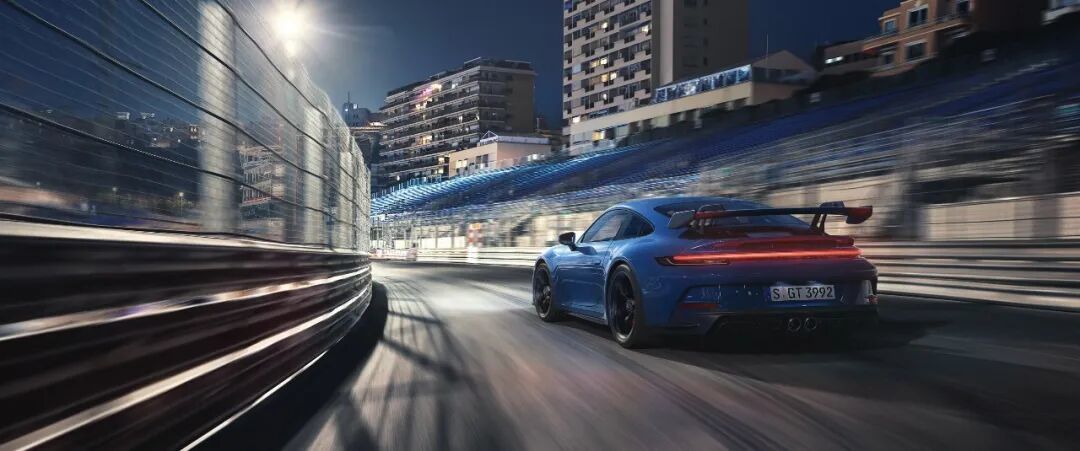 9000 转的机械美学!全新保时捷 911 GT3,赛道基因