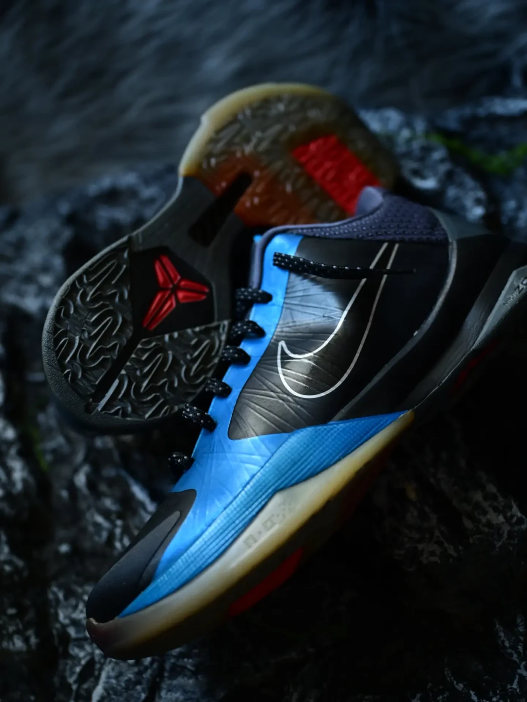Nike 科比5「暗黑骑士」,不是给所有人穿的。