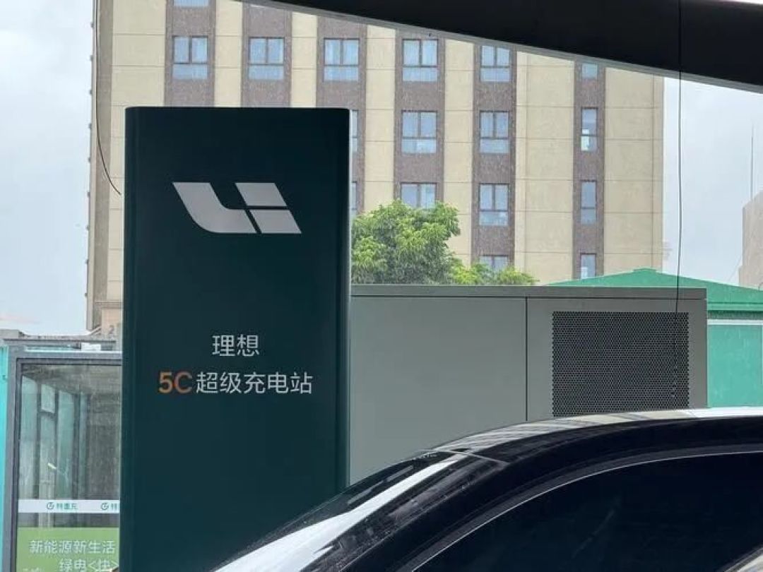 卖掉开了8年的燃油车,花35万买了一辆理想L8,开了6个月,终于明白网友说的了