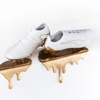 PUMA推出“白色季”系列足球战靴，融入奢华元素