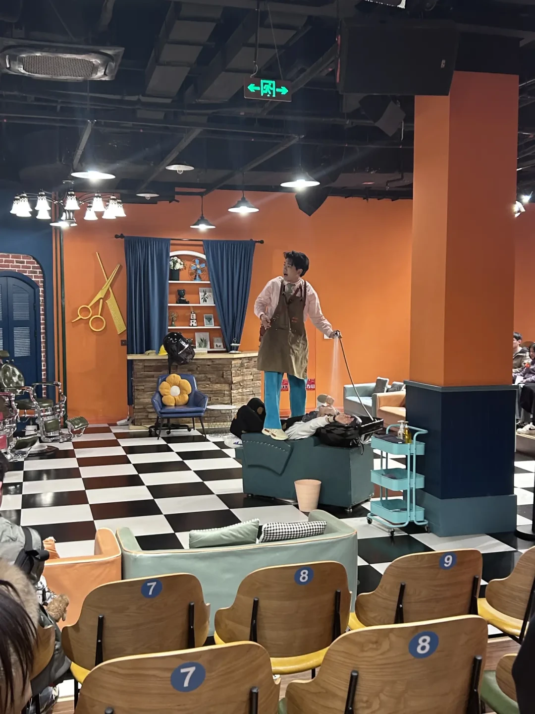 杭州这家理发店 笑着笑着我就成了在场证人